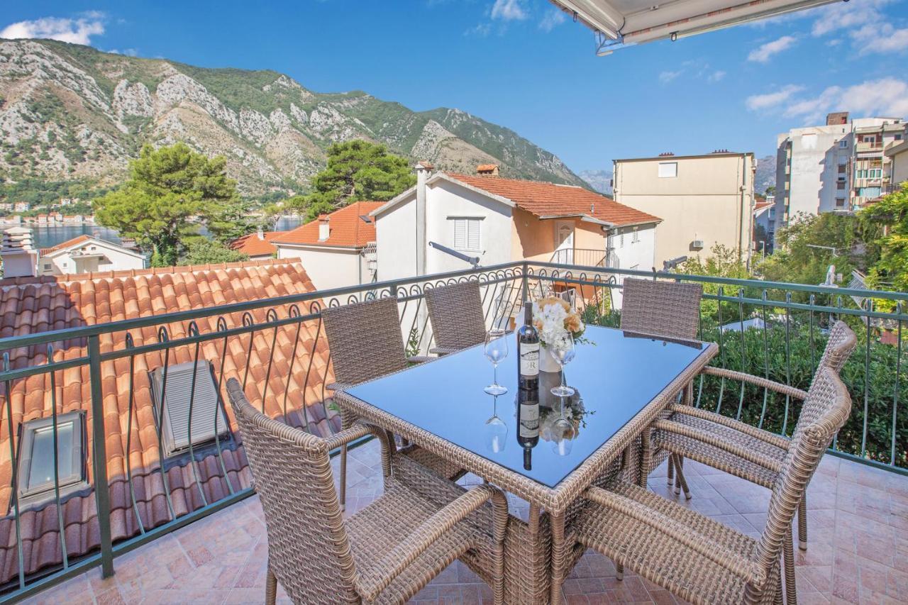 Seafoam apartment Kotor Bagian luar foto