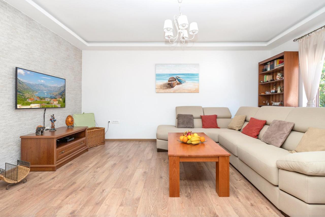 Seafoam apartment Kotor Bagian luar foto