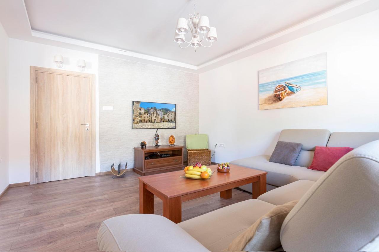 Seafoam apartment Kotor Bagian luar foto